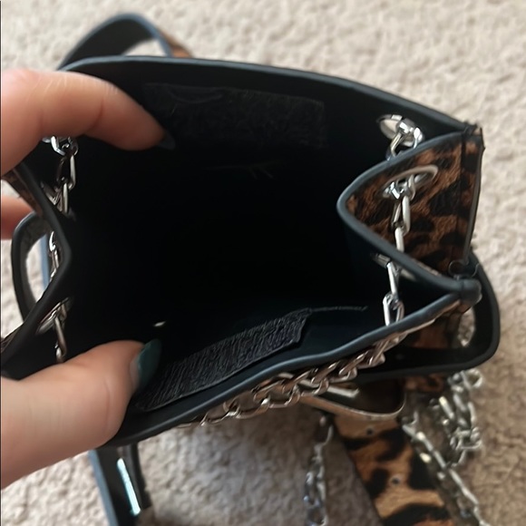 Leopard Crossbody with Matching belt - Picture 3 of 3